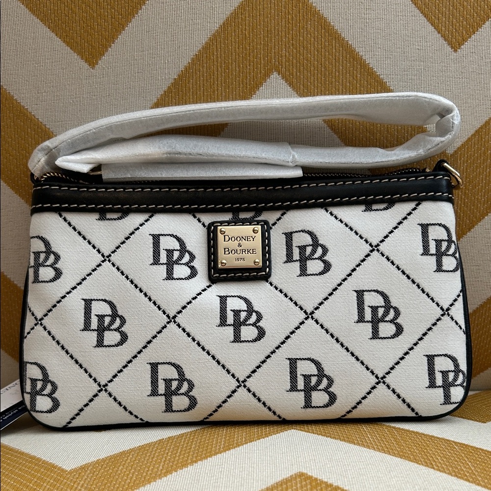 NWT Dooney & Bourke Black and White Wristlet